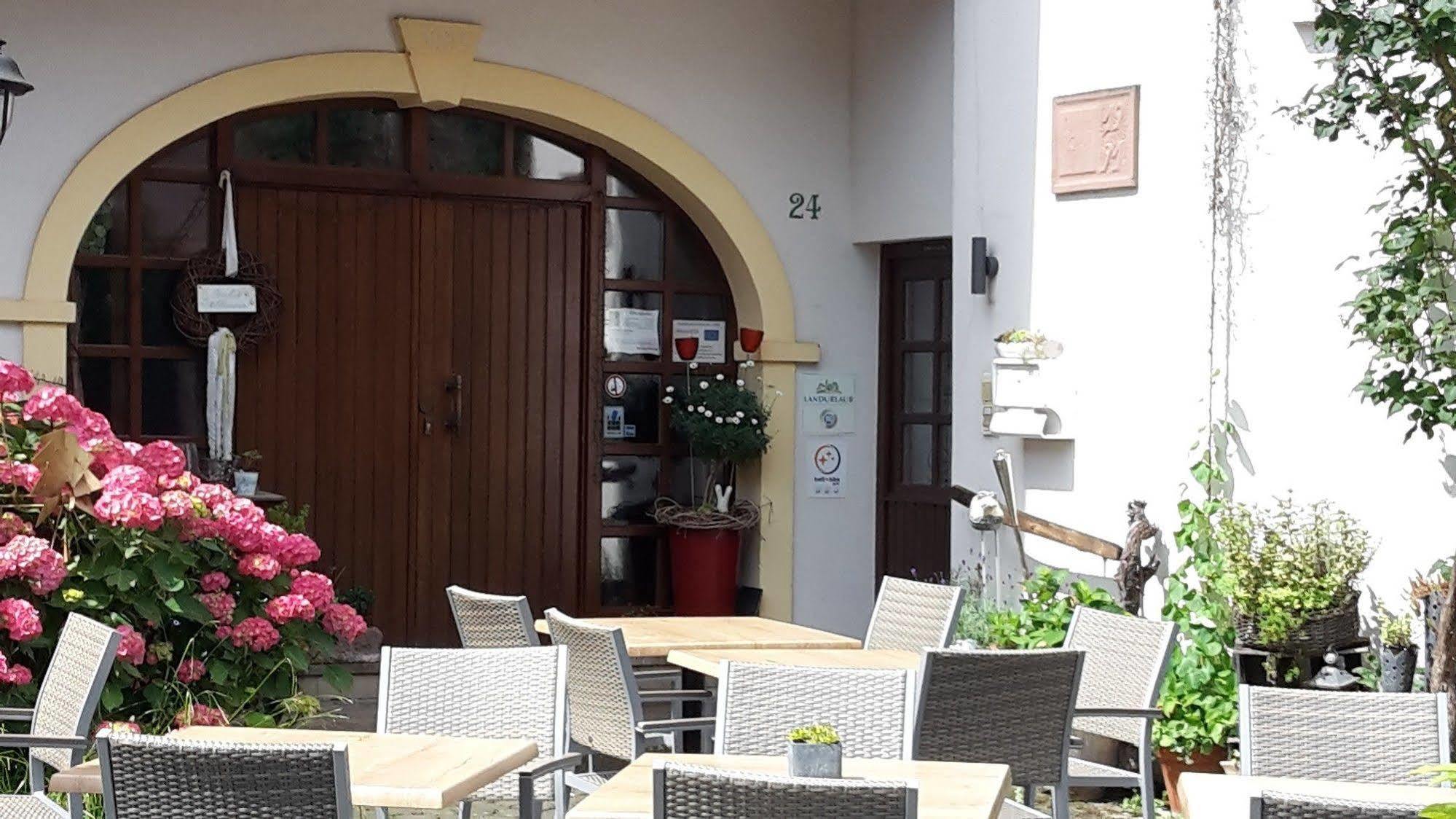 Johannishof Wein-Cafe & Gaestehaus Langsur Exteriör bild