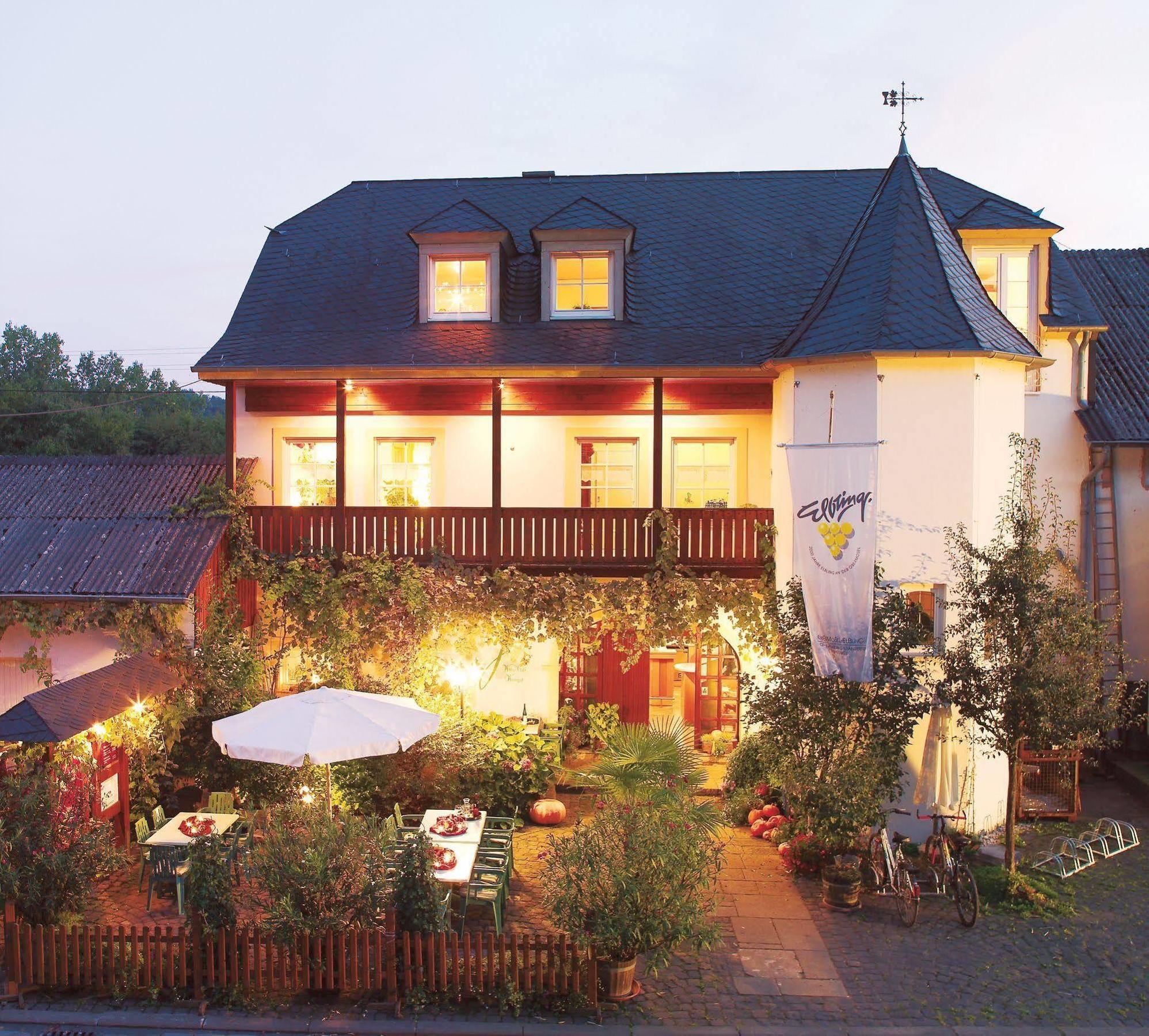 Johannishof Wein-Cafe & Gaestehaus Langsur Exteriör bild